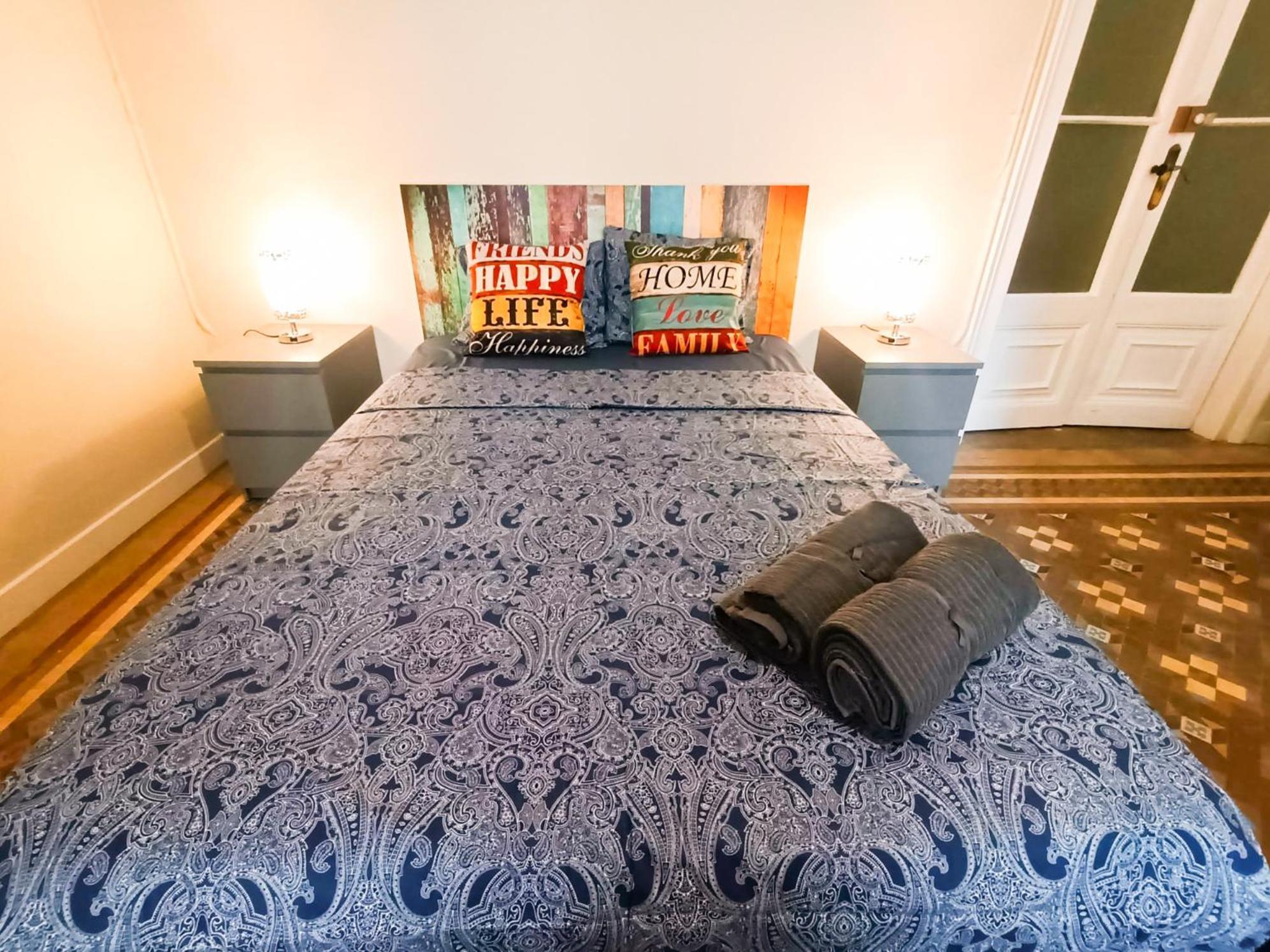 Private Rooms By Plaza Catalunya Barselona Dış mekan fotoğraf